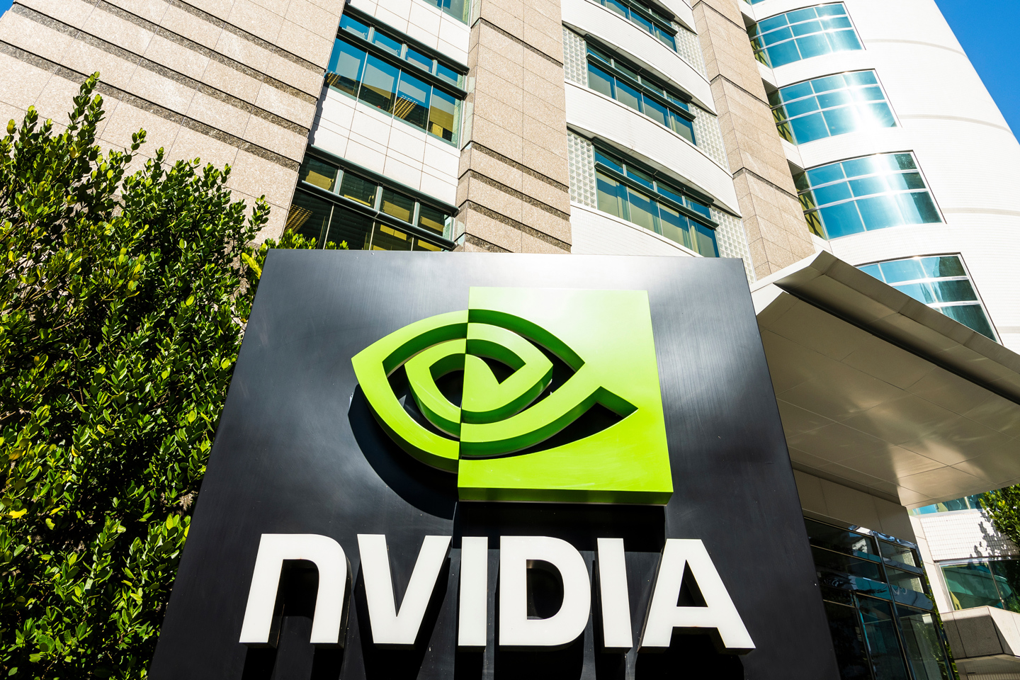 H100 GPUs Set Standard for Gen AI in Debut MLPerf Benchmark